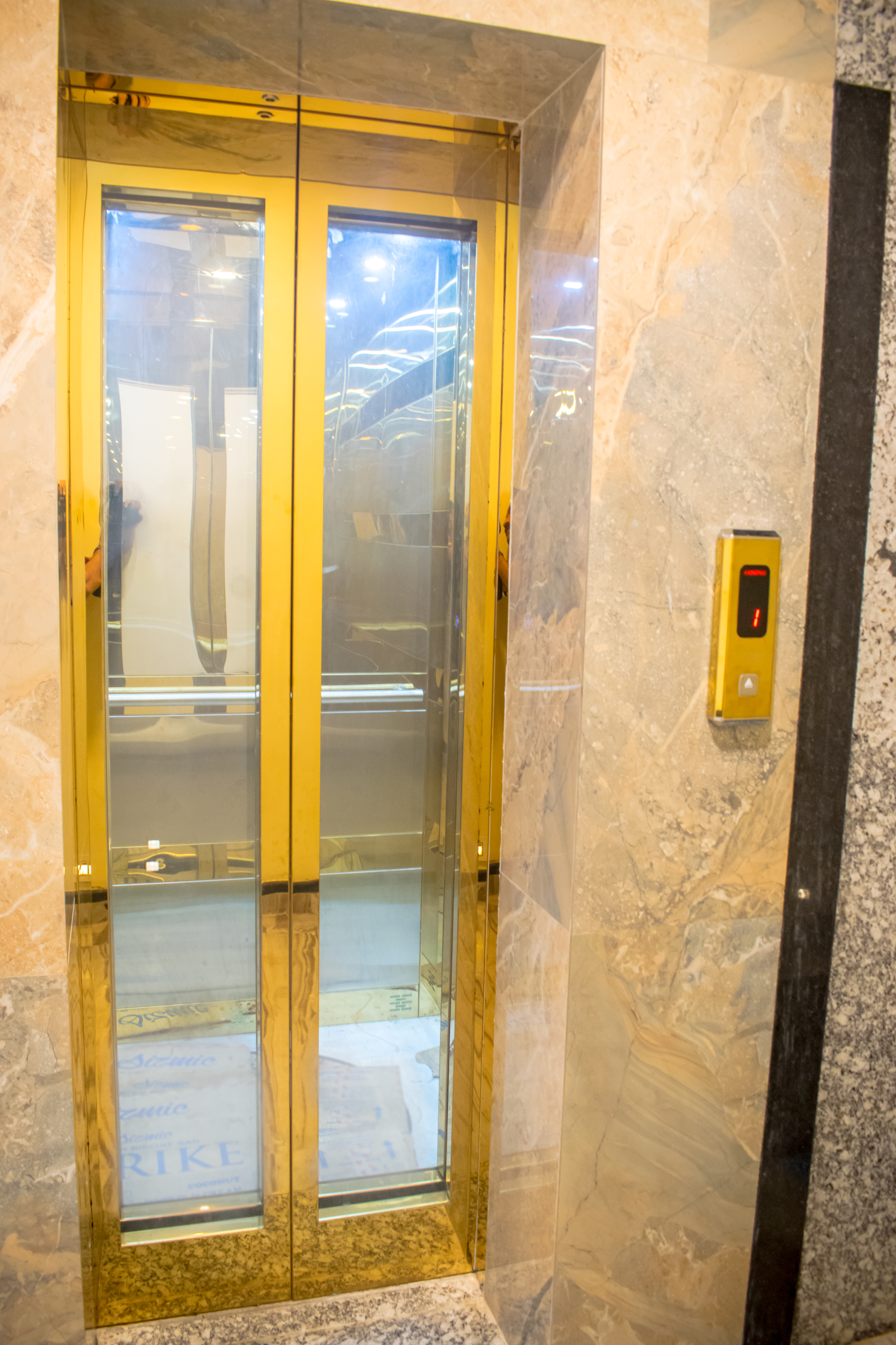 Deluxe Elevator