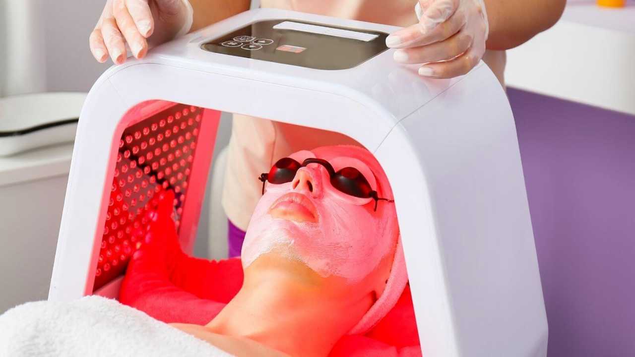ADVANCED LED LIGHT THERAPY