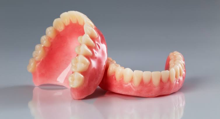 COMPLETE DENTURE