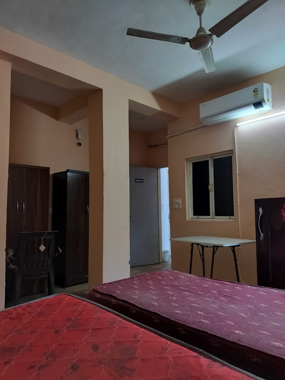 Rent 1 room set furnisd available in katwaria sarai near houz khas metro