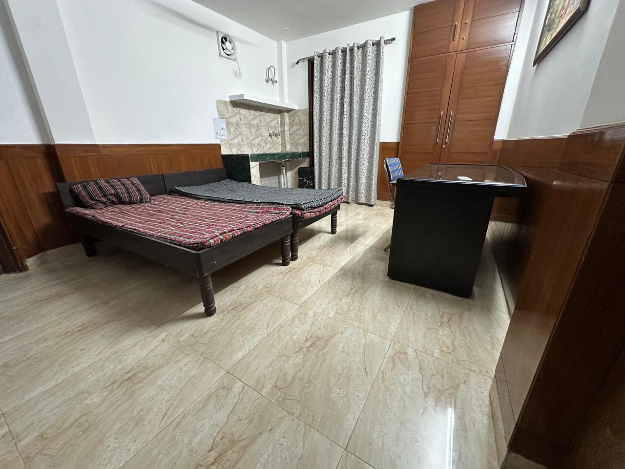 1 studio apartment rent in katwaria sarai Rent 13000