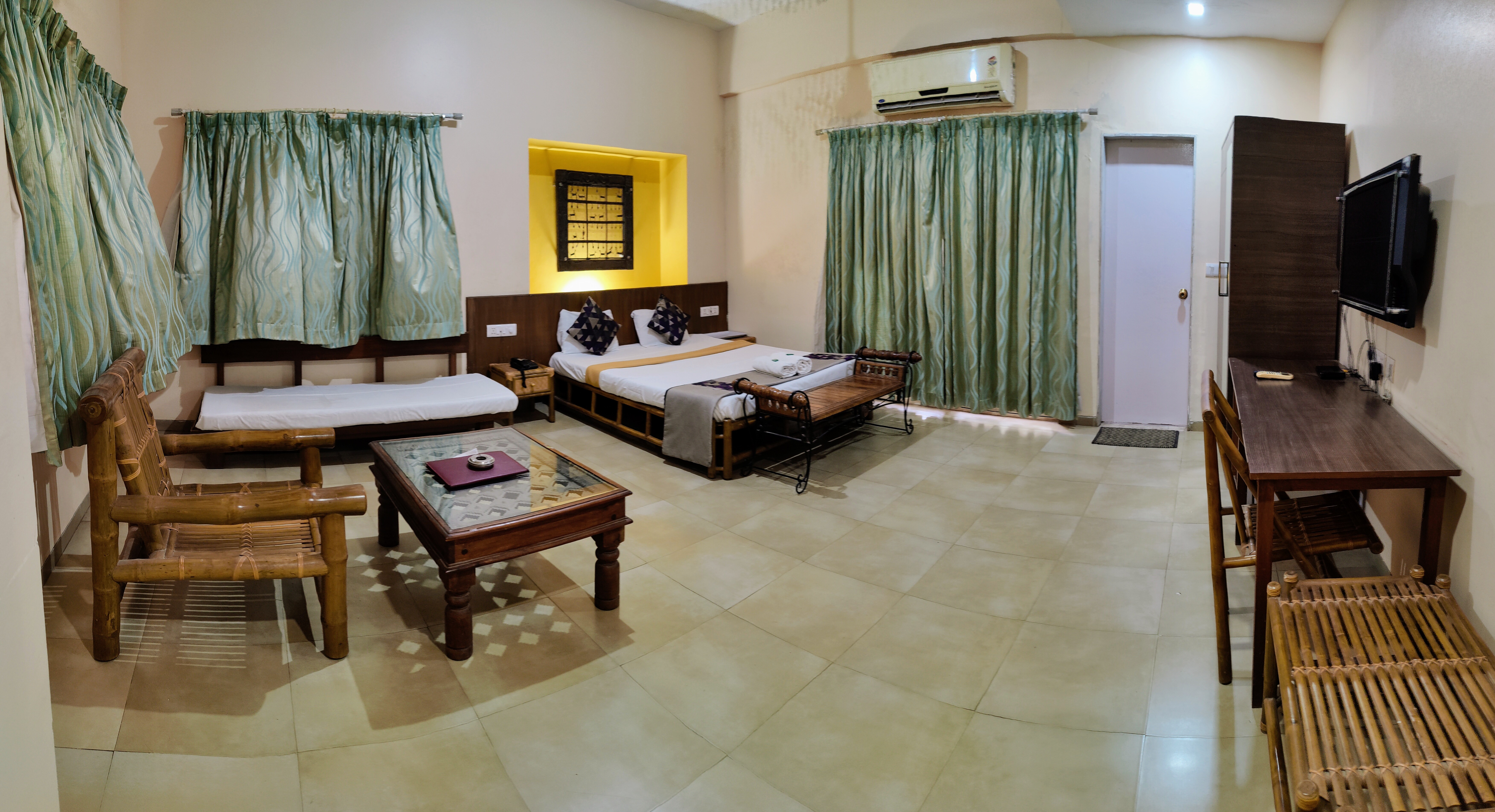 Rooms & Villas